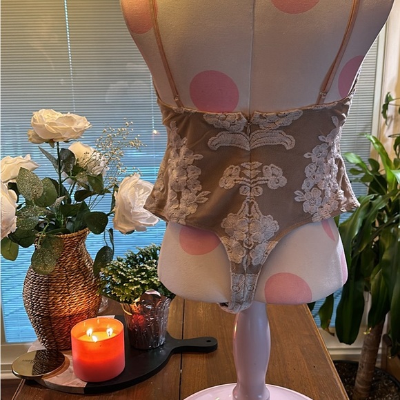 Bodysuit For Love and Lemons. Sz L - Picture 4 of 7